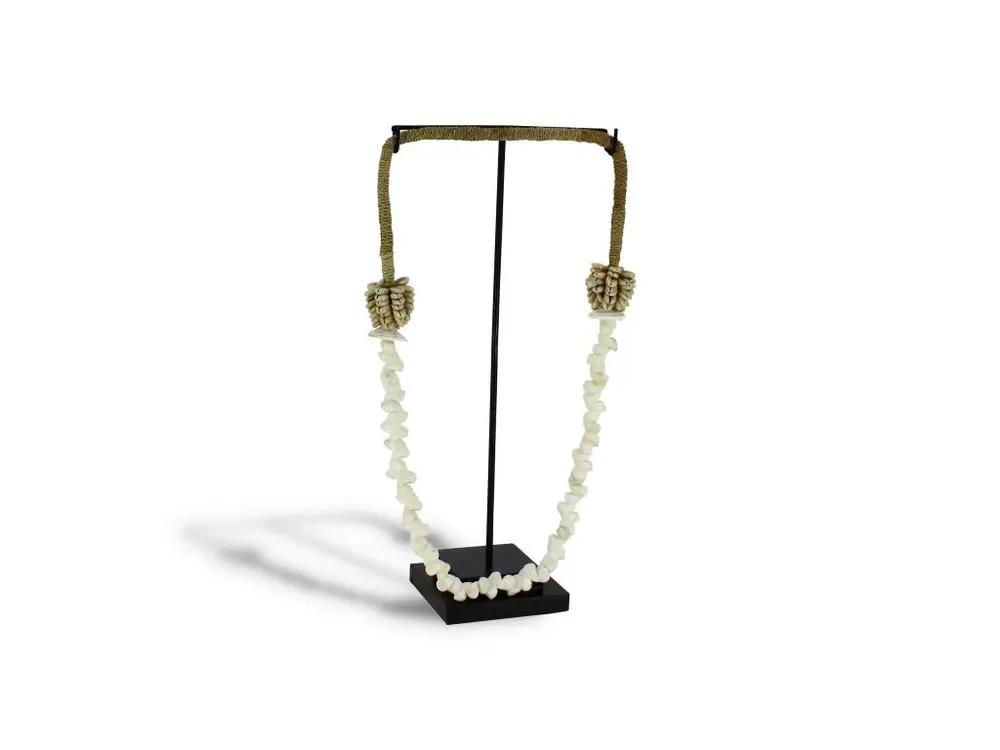 Now's Home - Collier De Coquillages Sur Socle En Metal H38cm Dao